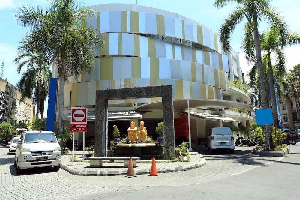 Everyday Hotel Kuta Central Exterior photo